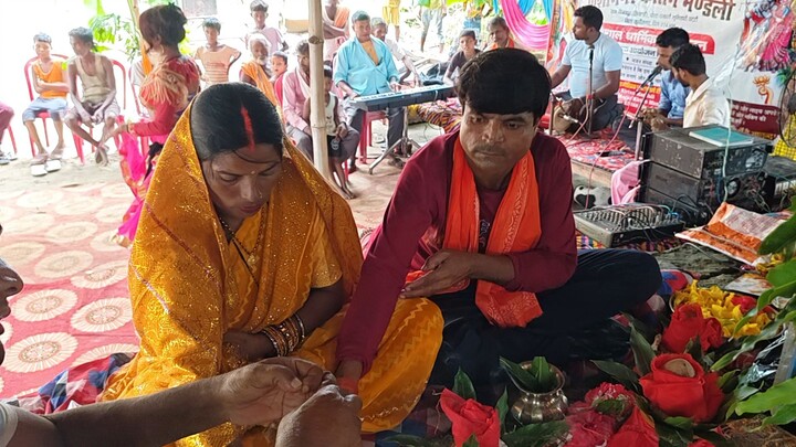 पूजन हो रहा है