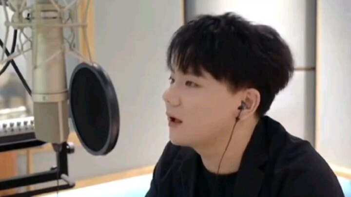 [Lambie] That little lamb recording so diligently in the studio is just too cute!