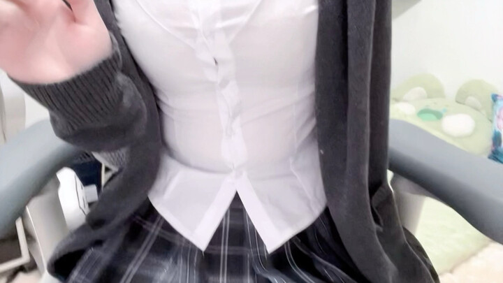The buttons are straining to stay closed—need I even say how valuable this is? 💢
