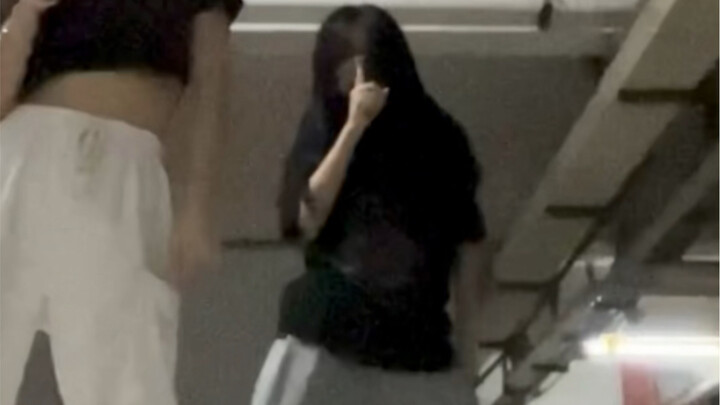 เพลง shhh มอบให้ผู้นำโรงเรียนที่หยุดเต้นกลางคันอย่างจริงใจ