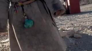 هذا ليس من الأمور التي ينبغي على العاملين مثلي أن يفكروا فيها "التبتية" قسم التعليقات "مضحك"