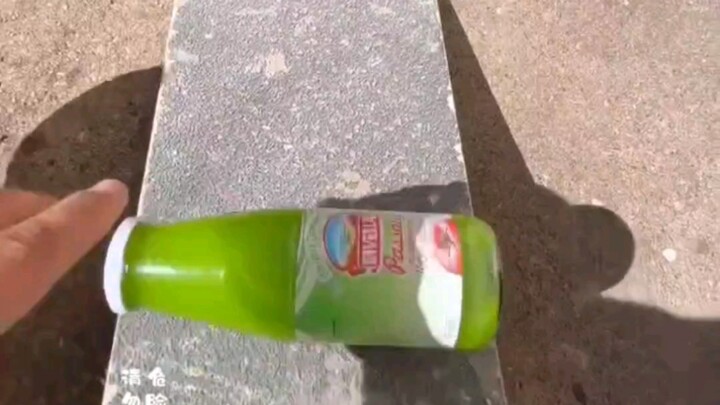 Cuộc thi lăn chai trên cầu thang