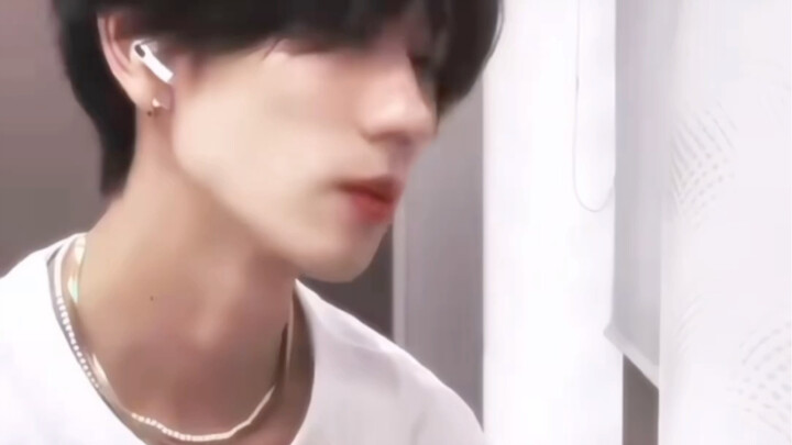[พยากรณ์ความรู้สึกทางกาย] “โชคชะตาของฉันคือการตกหลุมรักลูกชายของครอบครัวอีกฝ่าย” ถึงเขาจะผอมมาก แต่ก