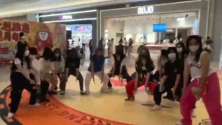 What do fans do when they go to dance with you? Click here to check the mental state of the fans of 