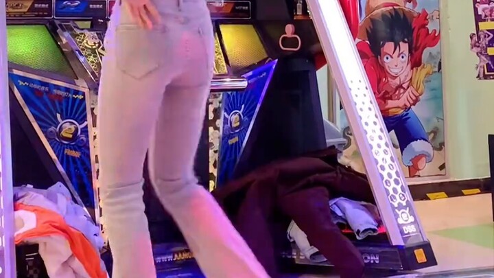 When Kpop fans stand on the dance machine, their inner thoughts... dancing to Twice's hit medley on 