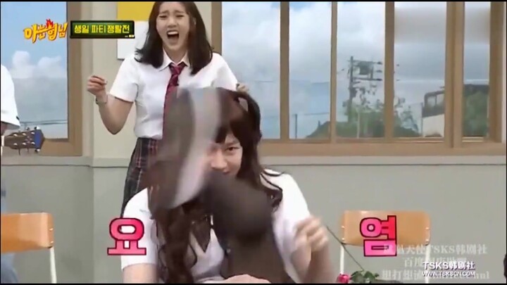 A compilation of dances Kim Hee-chul skipped over in those years—casually nailing girl group choreog