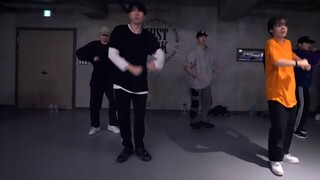 رقصة أغنية Make It Right لـ BTS وLauv! رقصة مذهلة بقيادة Kyungwoo من استوديو Justjerk، مع ظهور خاص م