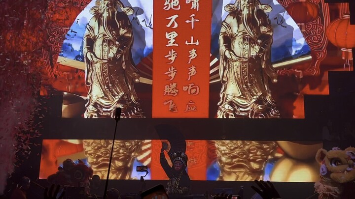 有谁敢相信这是美国纯正西海岸闹市里的夜店，今晚的情况.....[脱单doge]大家大年初一开心吗