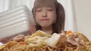 The cute idol of the 19-year-old Japanese man with a terrifyingly large stomach was shocked and was 