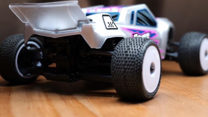 Pocket RC cho phép sở thích mang theo bên mình chiếc xe điều khiển từ xa mini losi micro t mới