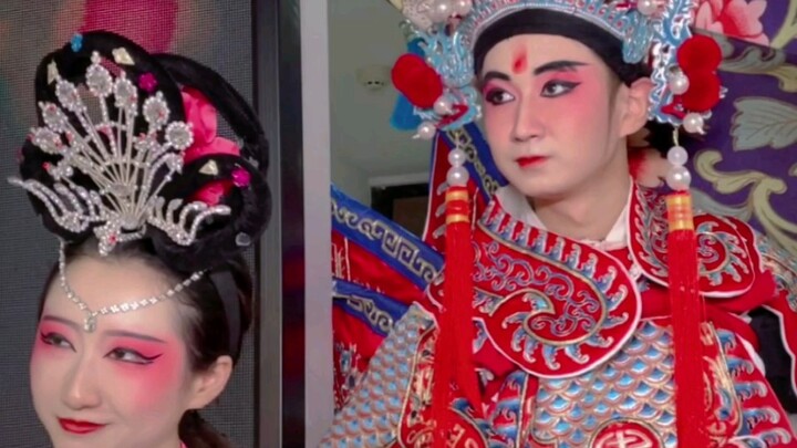 Smiling is the most basic professional etiquette.