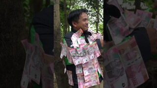 PINJEM JAKET!