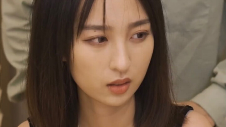 The wounds left behind are too beautiful. It is only because I am unwilling to let go that my smile 