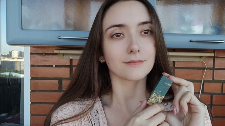 Russian Girl Receives a Gift Package from China ~ [Nana’s Cute Life]