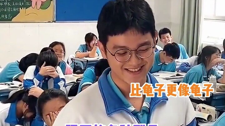 Disarankan untuk memeriksa anak ini dengan ketat—dia pasti lagi bikin masalah! Orang lain akting kay