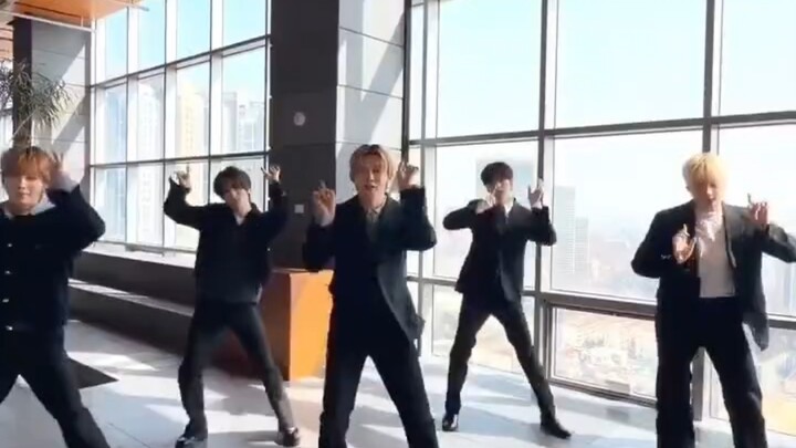 [TXT] Full-member version of “See You Tomorrow” (Lily Coffee Wedding ver.)! So handsome, guys! 26022