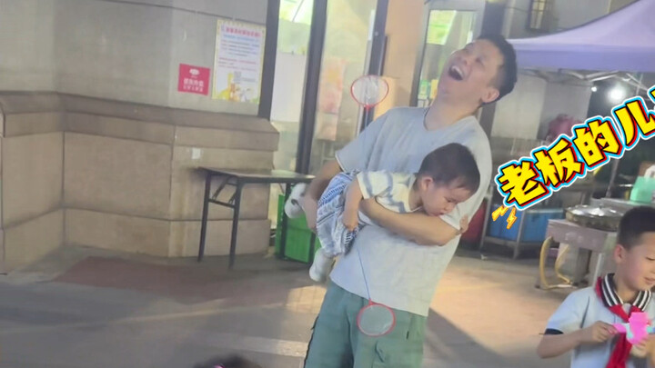 Semua orang bilang membesarkan anak itu mahal, lihatlah bagaimana suami saya justru membuat keadaan 