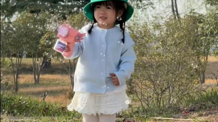 Cá nhỏ mau ra đây (cực to tiếng)!