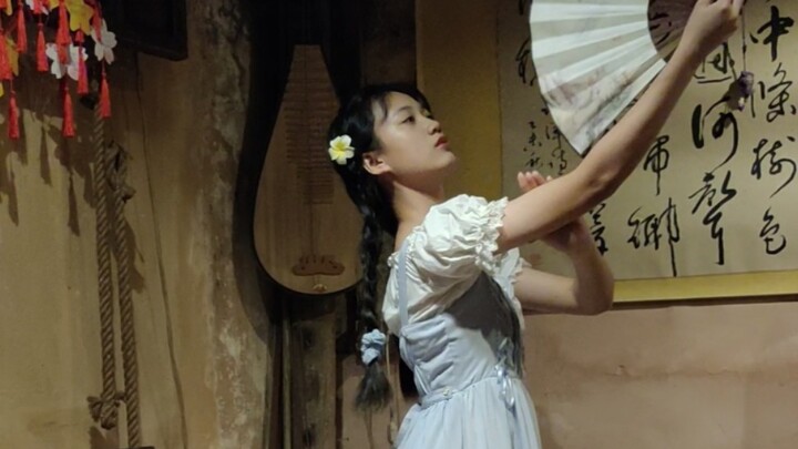Performing the full version of "Hua Yue Cheng Shuang" at a small tavern.
