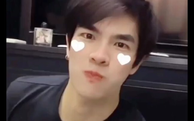 pmile没有lp时的双标，apo面萌萌哒，同事面前在线高冷傲娇