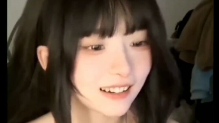 Xiao Chunan memang begitu, sekarang sudah jinak dan benar-benar kena tipu sama si gadis kelinci.