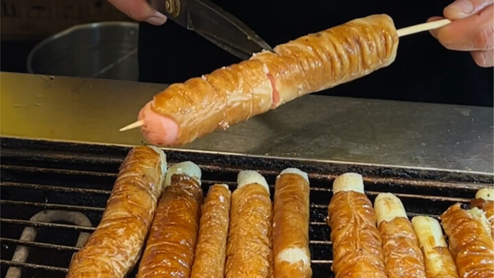 ไส้ใหญ่ห่อไส้น้อยนี่โคตรเด็ด! หอมกรุ่น อร่อยสุดๆ ยังแซ่บกว่าไส้ตันห่อกุยช่ายอีก!