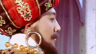 络腮胡都挡不住的俊秀，当年的选角根本无法让你质疑导演的审美！