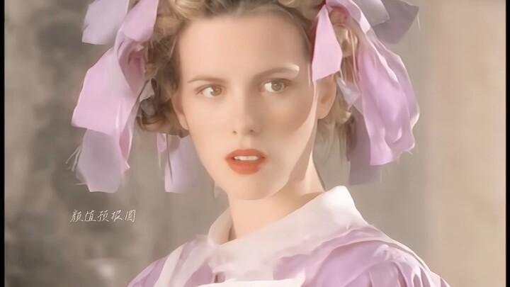 "A beauty with an aura that seamlessly blends classical and modern aesthetics."