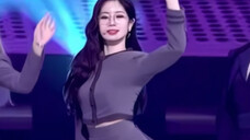 "Nhà khoa học" của TWICE Kim Dahyun có thể chụp thẳng được cô giáo Dahyun. Vóc dáng của cô ấy quá đẹ