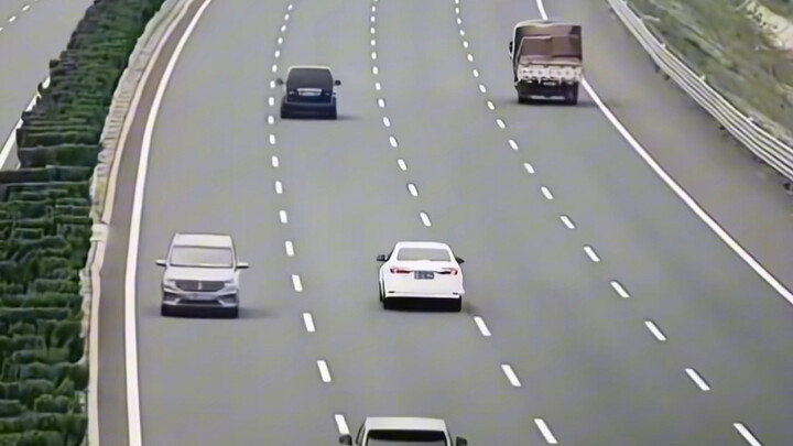 ظهر السائق الأكثر استثنائية في العالم!