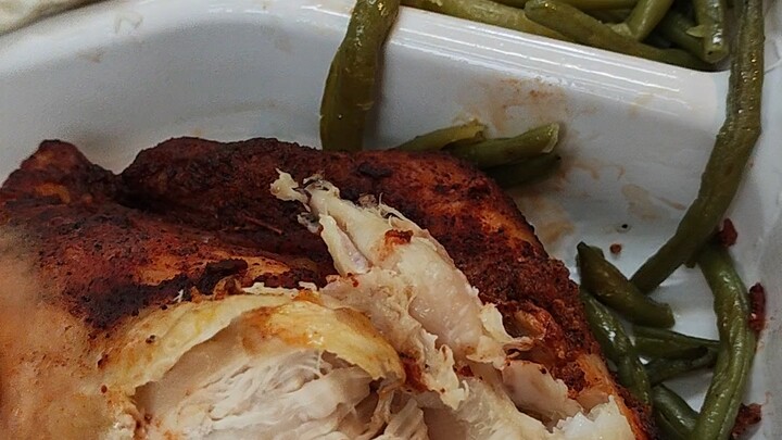 Con gà chết rồi, rơi vào miệng tôi.