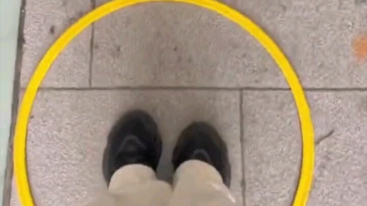 Thật là quá xấu hổ, mọi người cứ bảo tôi có bị điên không.