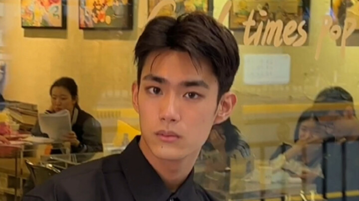 The number one food partner inventory! Looks like a king but is actually a shy puppy