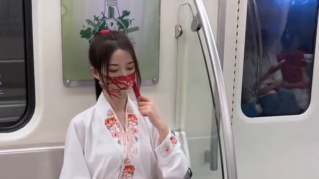 Dreaming back to the Han and Tang Dynasties, the elegant Hanfu costumes interpret the eternal storie