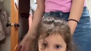 طفل صغير فكاهي