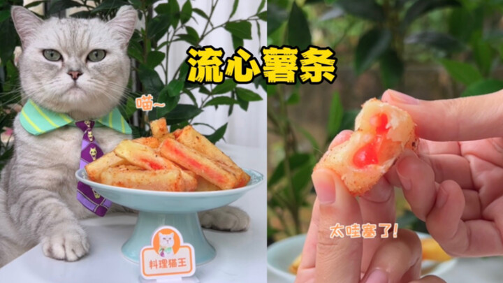 Elvis: Molten-cheese fries with ketchup already included—so convenient!