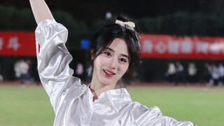 Nhảy đáng thương trên sân vận động Đại học Chiết Giang! Đẹp đến mức đông cứng người