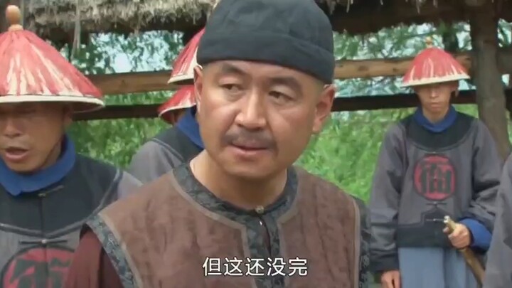 يدفع الأهالي الحبوب حسب الكمية المقررة، لكن بعد المرور عبر المكيال والميزان الحكوميين، تتحول 75 رطلا