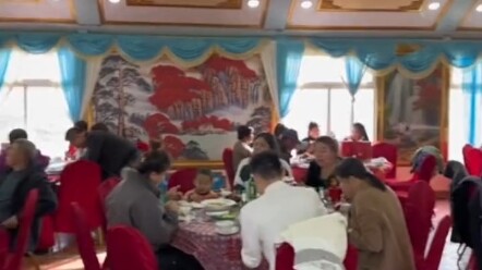 On January 31st, in Chifeng, Inner Mongolia, villagers were enjoying a feast when suddenly a car arr