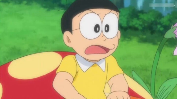 โนบิตะหนีจากชีวิตและซ่อนตัวอยู่ในภูเขาหลังบ้าน ไม่ยอมออกมา ชายอ้วนตัวสีฟ้าเรียกวิญญาณของภูเขามาช่วยโ