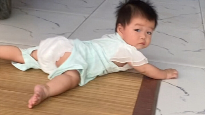 Mother Walks Half a Meter, Daughter Worries