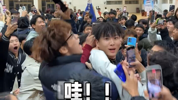 Điều khiến mình vui không phải là bản thân đã ghi được một cú ném khó đến thế nào, mà là có một đám 