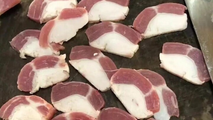 Dù không có ngũ quan thì vẫn nhận ra ngay lập tức! Những lúc thế này làm sao thiếu được Khôn Khôn ch