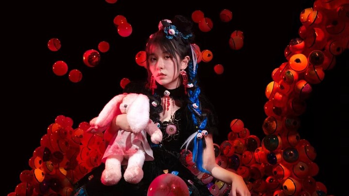 "We grew up in the gaze" | When I made 1000 ocean balls into eyeballs