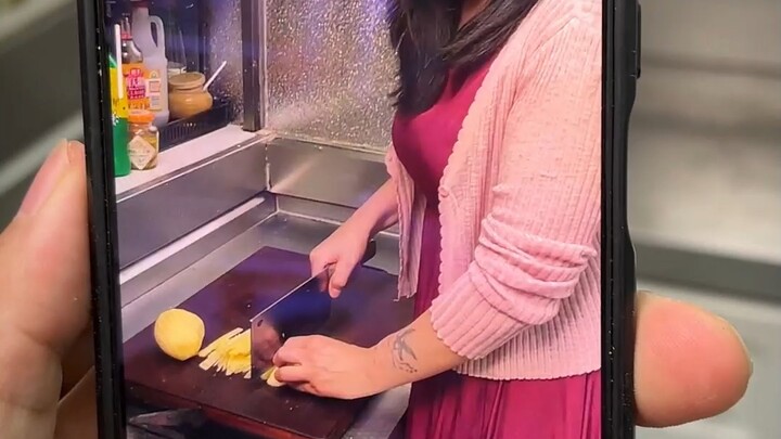 คิดถึงเธอเหลือเกินเมื่อเธอยู่ข้างๆ ฉัน