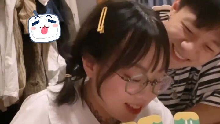 Mengapa dia terlihat wangi sekali!