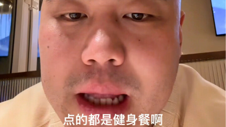 Makanan fitness di tempat ini lumayan bagus, hanya saja pencahayaannya membuat saya terlihat lebih g