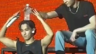 مسلسل متسلسل سببه زجاجة ماء