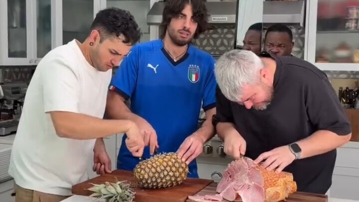 Oliba Large Pineapple Pizza