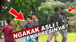 PRANK LUCU NGAGETIN ORANG - BIKIN BENGEK !